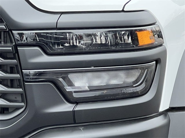 2026 RAM 5500HD RAM 5500 TRADESMAN CHASSIS CREW CAB 4X4 84' CA