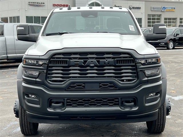 2026 RAM 5500HD RAM 5500 TRADESMAN CHASSIS CREW CAB 4X4 84' CA