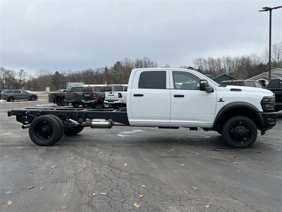 2026 RAM 5500HD RAM 5500 TRADESMAN CHASSIS CREW CAB 4X4 84' CA