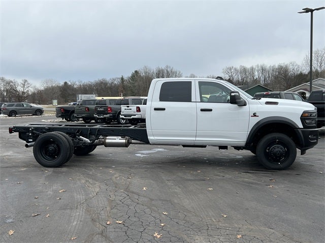 2026 RAM 5500HD RAM 5500 TRADESMAN CHASSIS CREW CAB 4X4 84' CA
