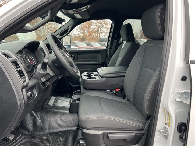 2026 RAM 5500HD RAM 5500 TRADESMAN CHASSIS CREW CAB 4X4 84' CA