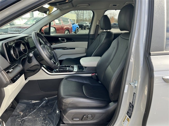 2024 Kia Carnival EX